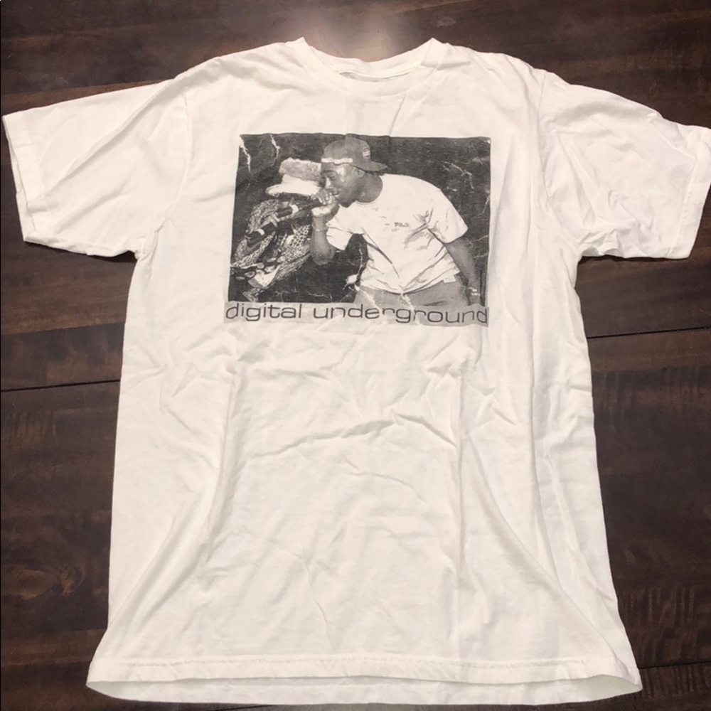 Men’s white Tupac Shakur/Digital Underground tee.
